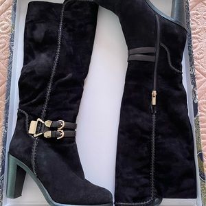 Suede black heel boots, with the wool inside. Can't wear as moved to hot state